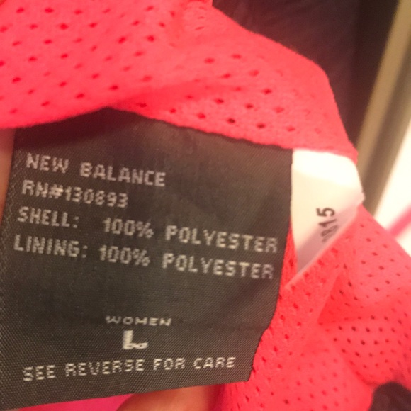 New Balance wind breaker Size L 💓 - Picture 9 of 9
